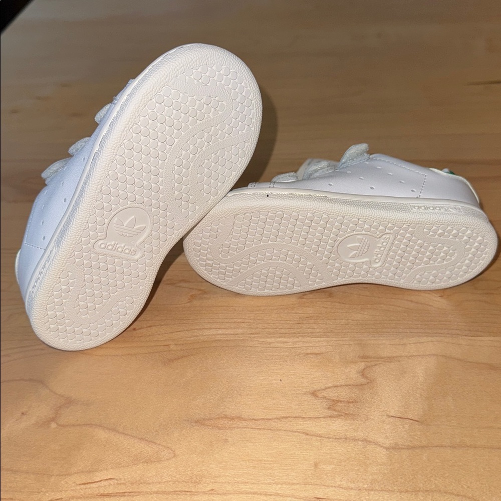 Adidas Sam Smith Toddler Sneakers Green and White Velcro 7 NWT White Sneakers - Picture 6 of 8